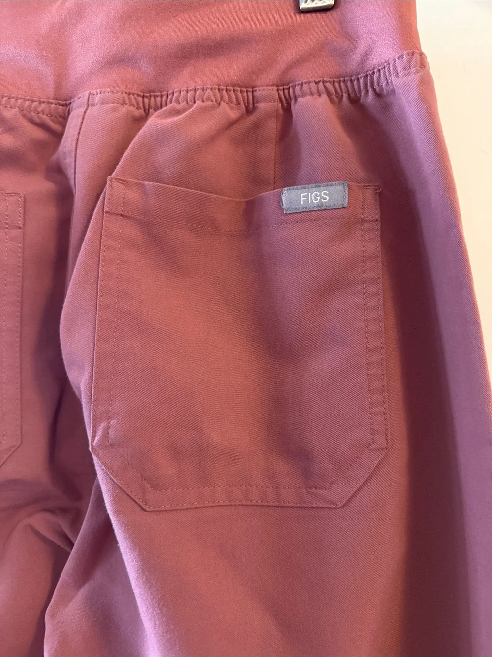 EUC FIGS Technical Collection Rose Hot Pink Cargo Scrub Pants Womens Sz XS Tall - Picture 5 of 8